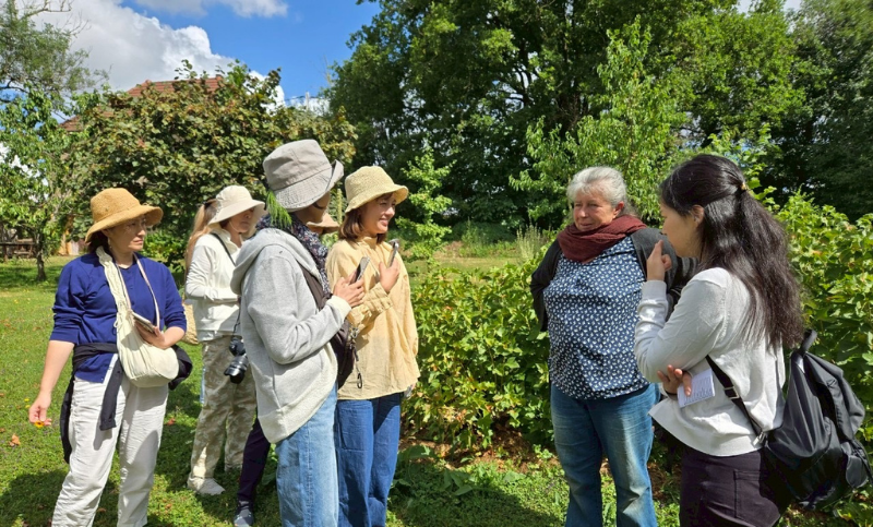 HERBIOLYS研究所での現地研修の様子