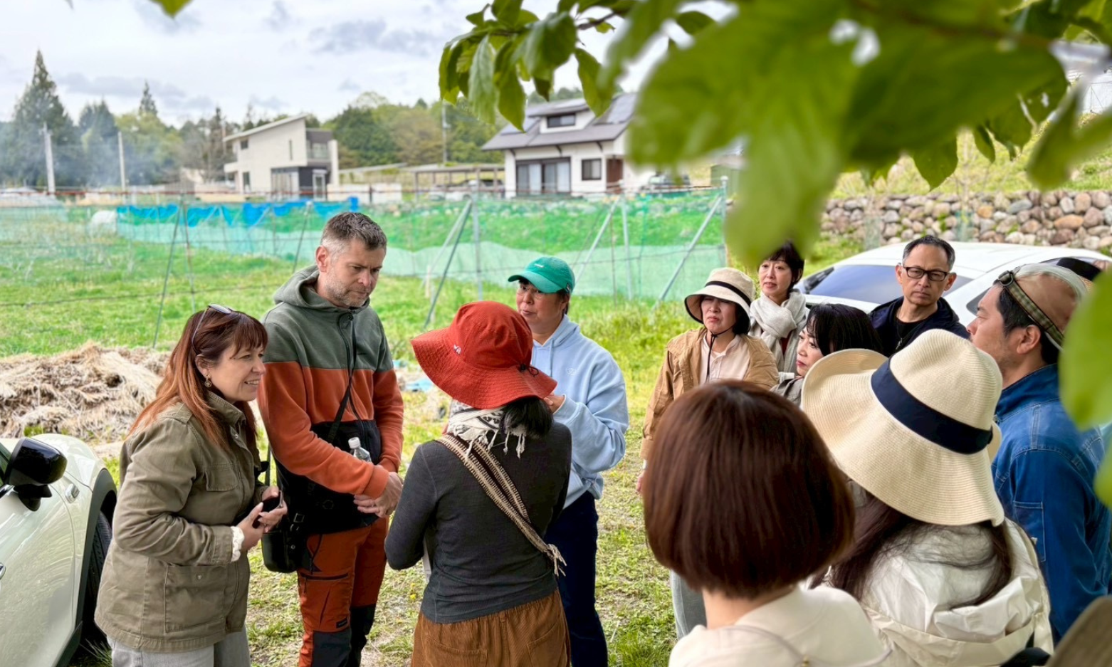 平野さんご夫妻のお話を聞くセリーヌさん